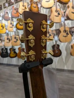 Martin Guitars - D-41 V18 2